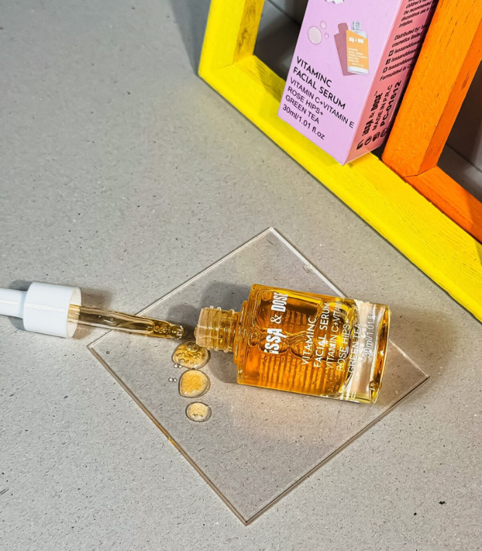 8 Issa & Dose vitamin c facial serum - Image 1