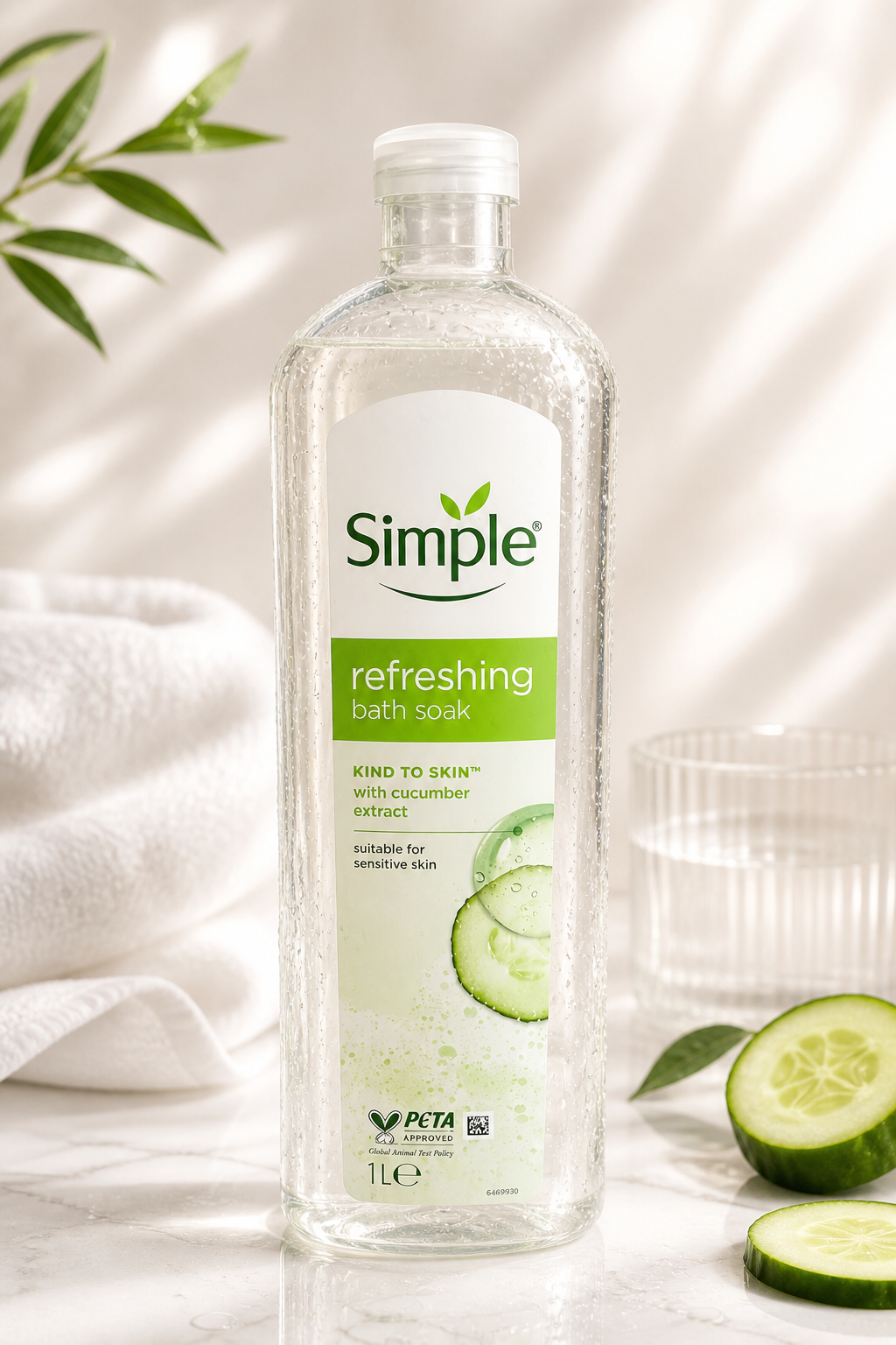 13E60004-8AB3-4DD9-B224-820410FE15B1 Simple Refreshing Bath Soak – Cucumber Extract 1Ltr - Image 1