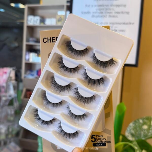 Chee-Lashes 5 pairs lash set in ELSY
