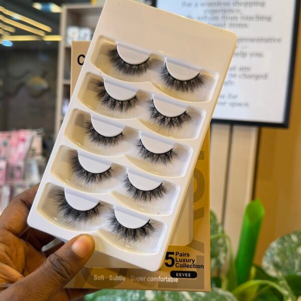 Chee-Lashes 5 pairs lash set in EEVEE