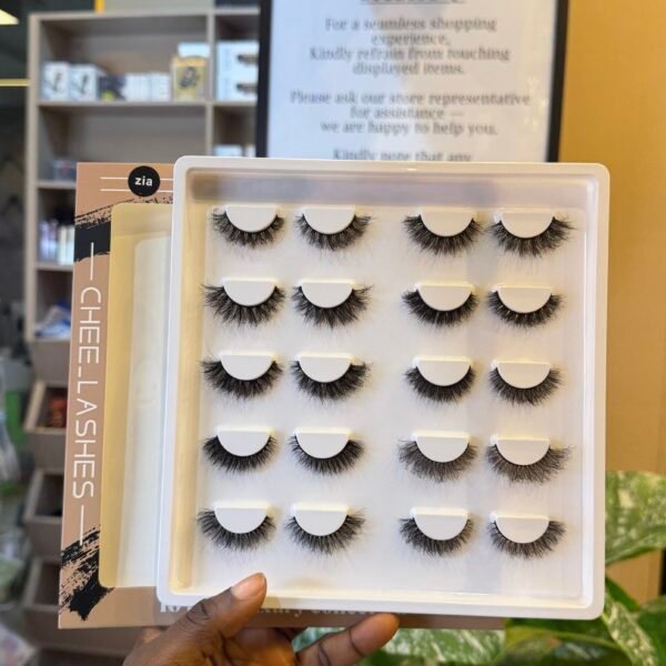 Chee-Lashes 10 pairs lash set in Zia