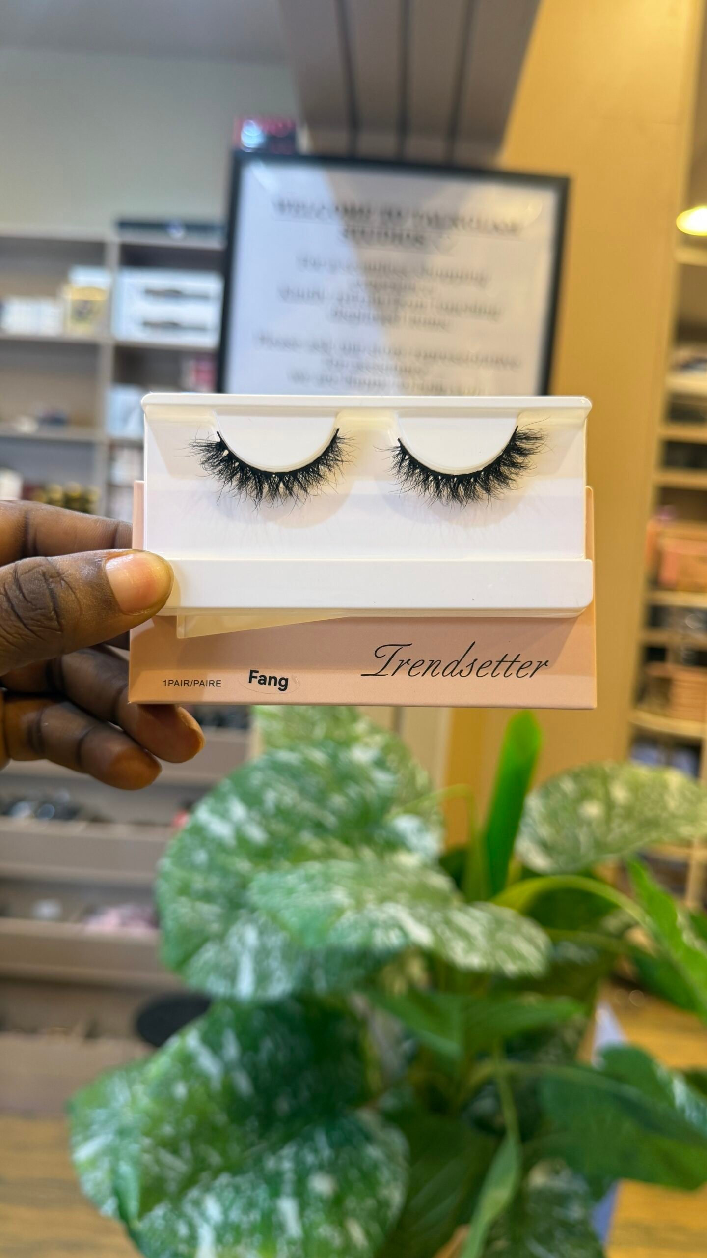 IMG_9244 Chee lashes trendsetter luxury Single Lash in Fang - Image 1